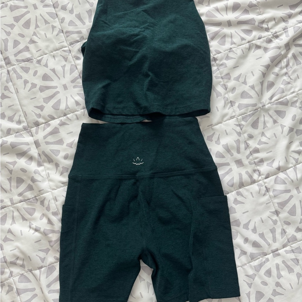 Beyond Yoga Dark Green set